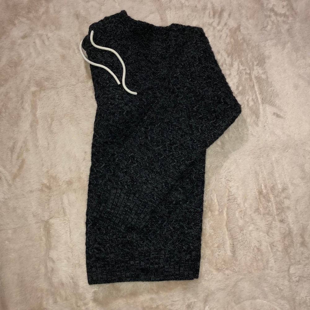 Ribbed charcoal hooded sweater